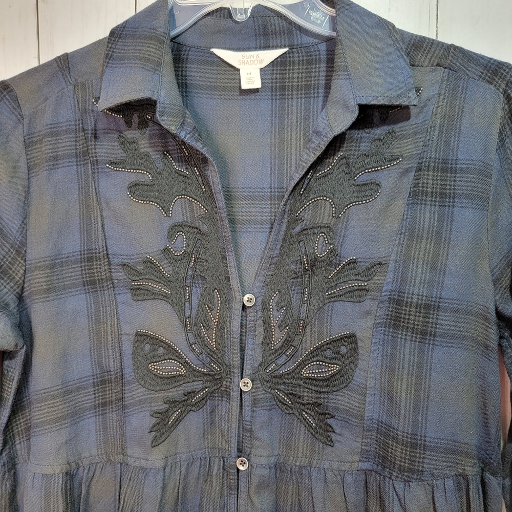 Sun & Shadow Women's Tunic Size M Blue Plaid Studded Gingham Shirt Top Cotton. - Picture 3 of 6